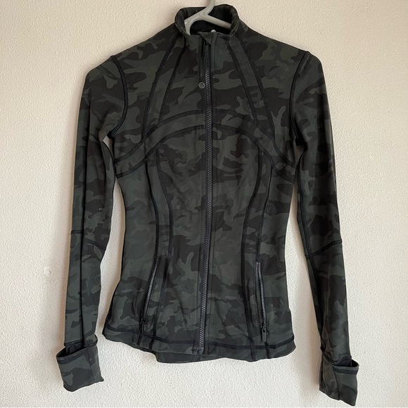 Lululemon Define Jacket Black Camo Sz 2 Athletic sporty Luon - Picture 1 of 8